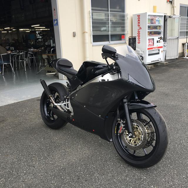 画像1: 車検切れギリギリのZIIを迎えてくれたカスタムバイクたち。
@ ブライトロジックin厚木
