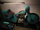 画像: EL FACTORY STREAMLINER(1936) ナックルヘッドのELベースで生み出された最高速アタッカー。徹底的に空力を考えているのでしょうが、それ以上に見た目のインパクトが強すぎでした。ちなみにインパクト強すぎのリヤカウルは練習走行であまり空力がよろしくないと判明し、本番では外されたとか。昔は風洞実験とかできないですからね。それでも最高速度は219km/hオーバー。当時の世界最速バイクです。