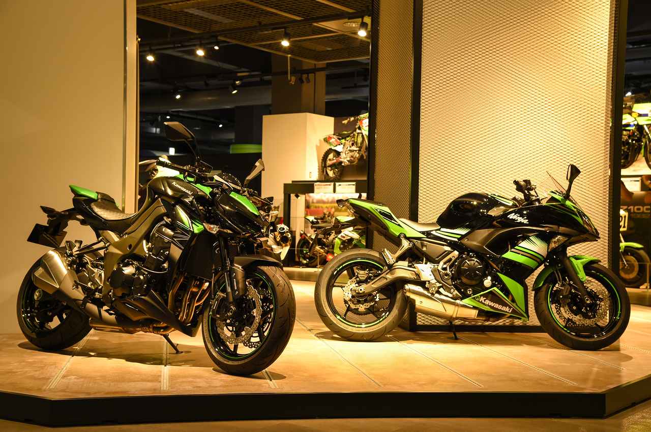 画像: 2017年モデルの新型Z1000やNinja650も10月末まで期間限定展示。この2台のメーターにも「ETC」のインジケーターが……