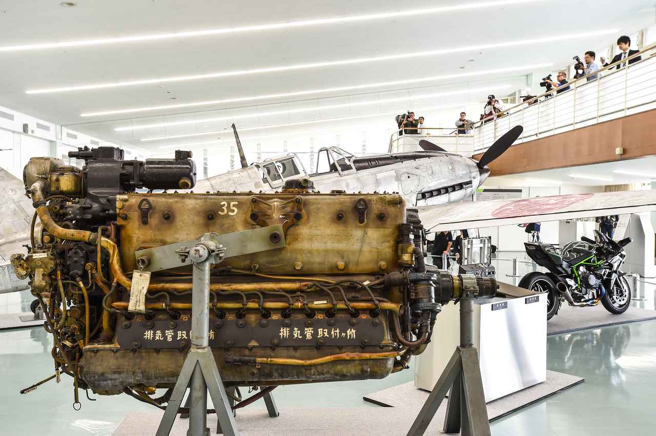 画像1: 逆さに搭載されたV型12気筒エンジンって、何だそりゃあ！？