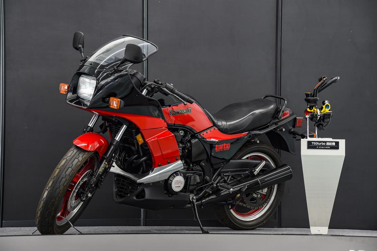 画像: 展示車の750ターボです。当時は0-400mが10秒71で世界最速でしたね！ カワサキの過給機技術ってスゴい！