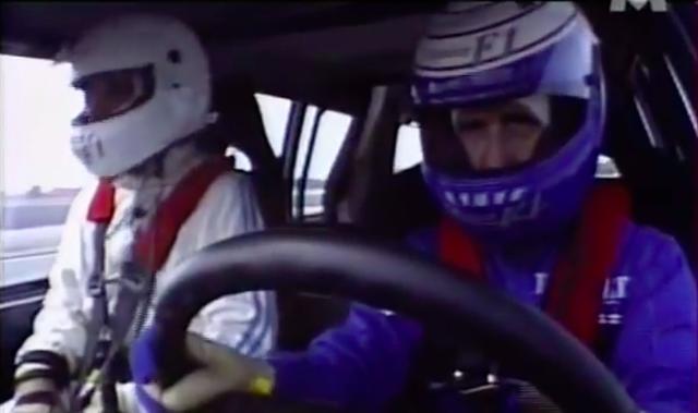 画像: ハンドルを握るのは、フランスの英雄、F1チャンピオンのアラン・プロストです! www.youtube.com