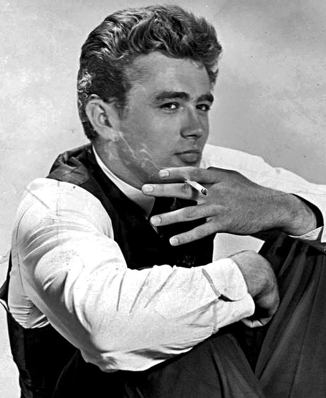 画像: ジェームズ・バイロン・ディーン(James Byron Dean、1931年2月8日 - 1955年9月30日)は、アメリカの俳優。身長175cm。ジミー・ディーン(Jimmy Dean)とも呼ばれる。 ja.wikipedia.org