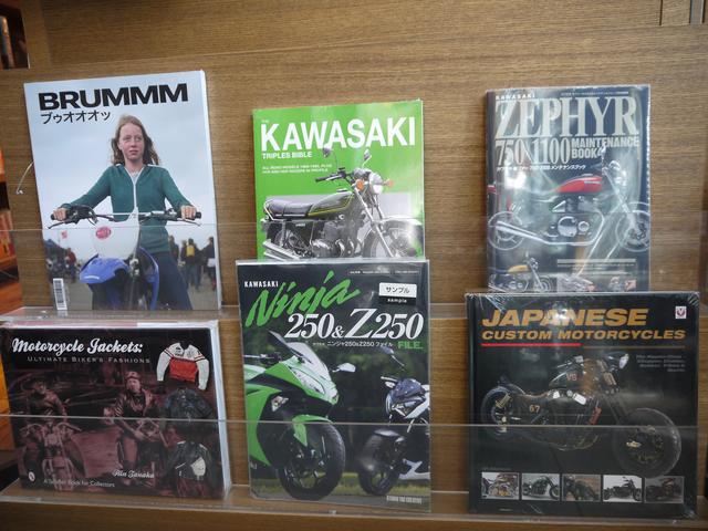 画像: 蔦屋書店の店内、バイク&クルマコーナーは見ごたえたっぷりですよ!