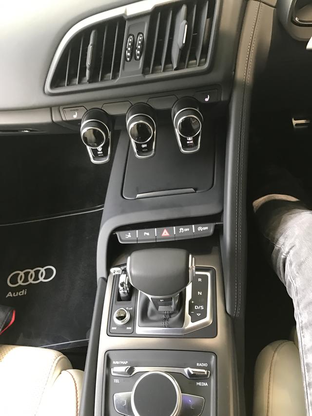 画像2: 「KINGSGRAIVE FINAL FANTASY」登場の特別なR8『The Audi R8 Star of Lucis』の実車を確認!