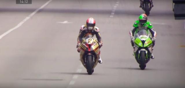 画像: Bathams/SMT BMWのマイケル・ラッター(左)とマーチン・ジェソップ(右)の首位争い! www.youtube.com