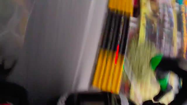 画像: うわぁぁぁ〜! クラッシュしてライダーが放り出されます・・・! 大丈夫でしょうか? www.youtube.com