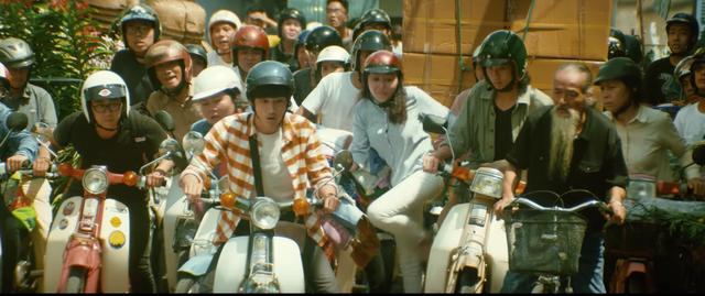 画像: そのとき、お姉さんが大声をあげます「あ!ジョン!(喜)」 え?ジョン、いたの!?? www.youtube.com