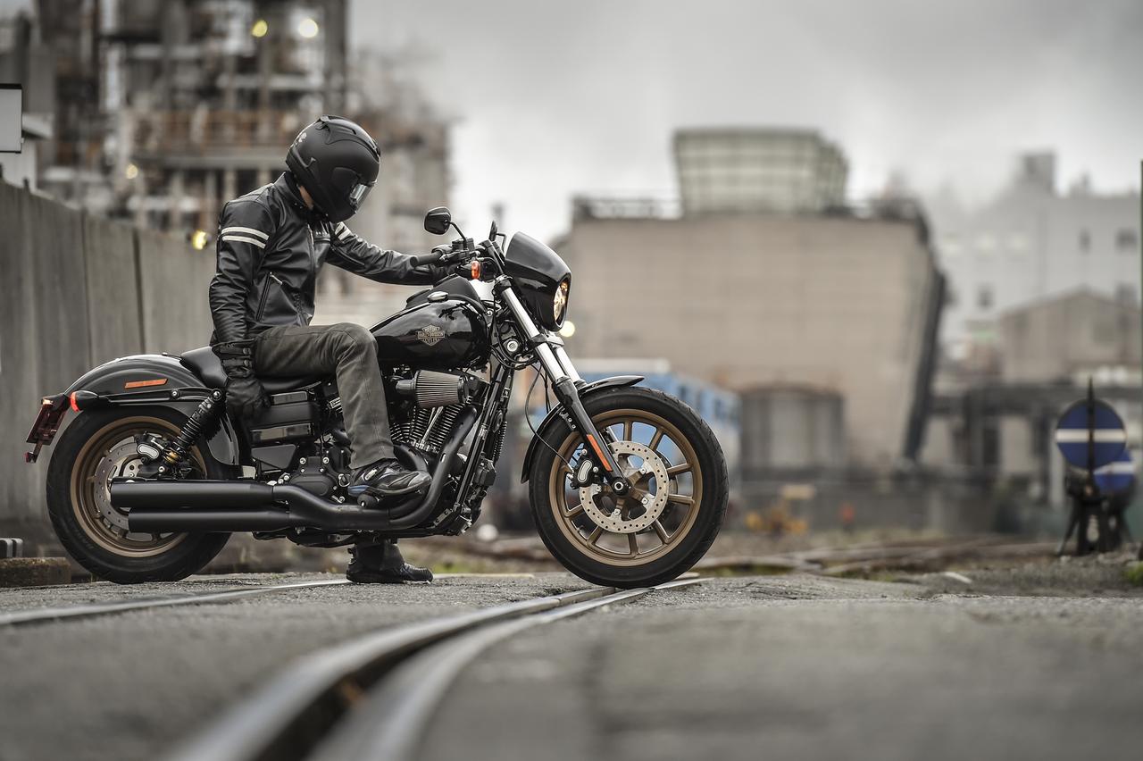 画像1: フルフェイスヘルメットで乗りたくなるハーレー