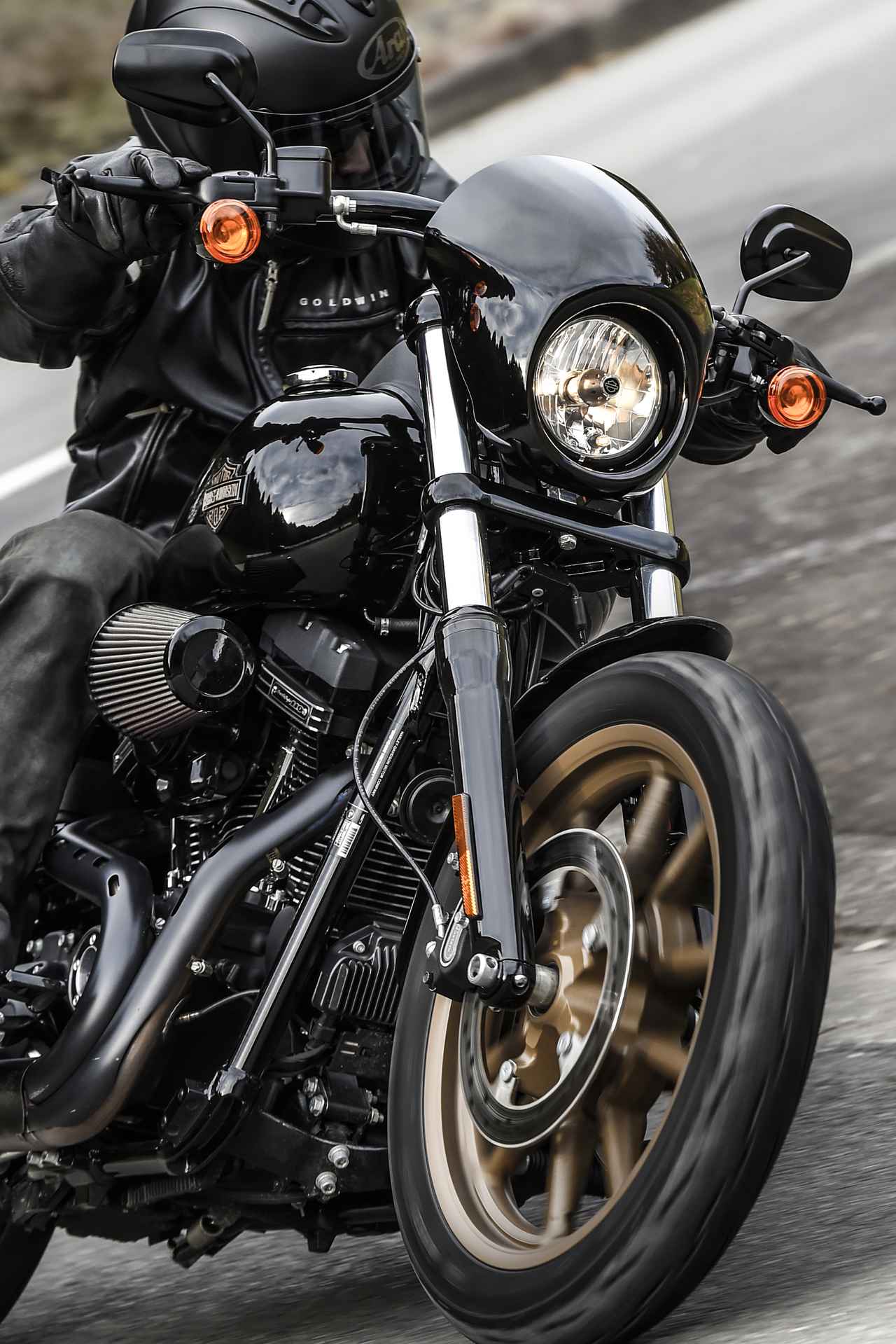 画像2: フルフェイスヘルメットで乗りたくなるハーレー