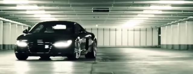 画像: そのとき、駐車場に滑り込んできた一台の車。Audi R8だ。