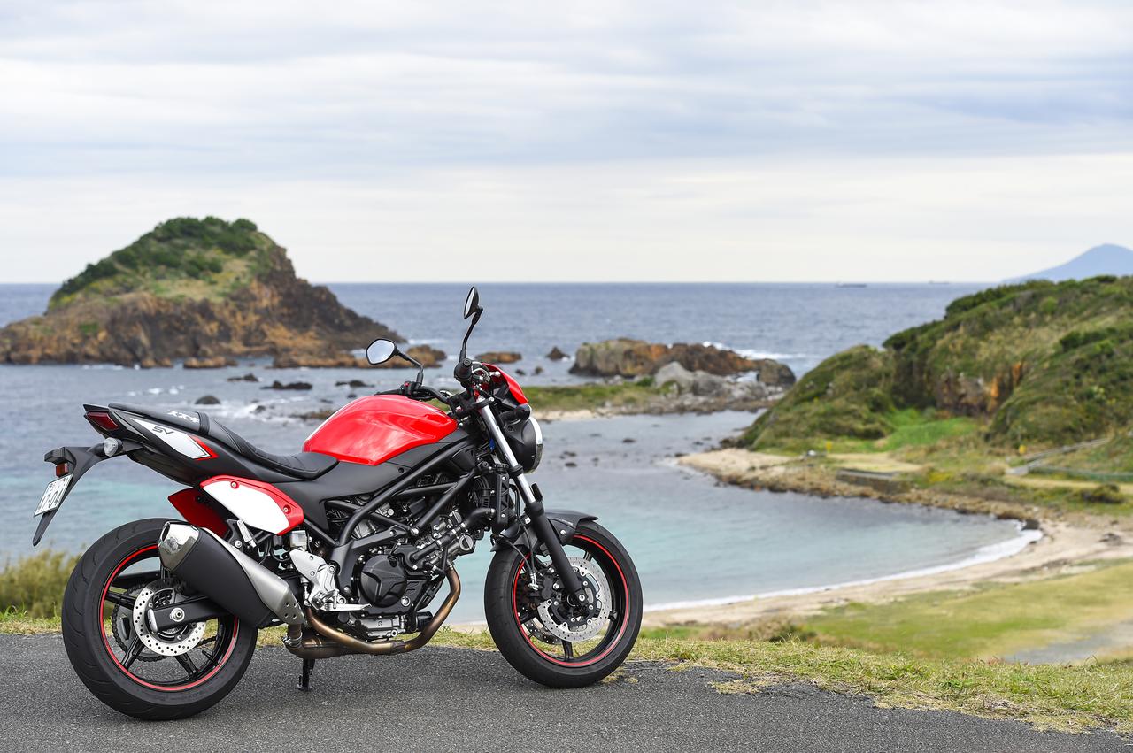 画像: 下田あたりまで走ると、伊豆の海の透明度が別世界に化けました。今日、ここまで連れてきてくれたSVは旅でも最高のパートナーです。