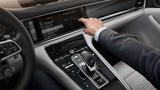 画像: Connect Plus: Even the information superhighway is not beyond the bounds of a Porsche. コネクト・プラスは、充実したインフォテイメントによって、ドライバーに先進的な体験を提供します。 www.porsche.com