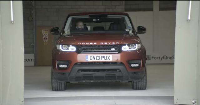 画像: 2013年型レンジローバー・スポーツ。過給器付きV8を搭載し、510馬力の最高出力を誇るスーパーSUVです。0-100km/h加速は、なんと5秒です! www.youtube.com