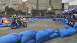 画像: 先輩の言いつけ?を守って、V.ロッシ(左)の後ろを走るM.ビニャーレス。とりあえずMotoGP開幕戦までは、下剋上は封印しているのかな? www.youtube.com