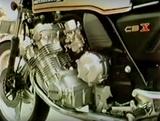 画像: (うろ覚えですが)確かCBXの並列6気筒DOHC24バルブエンジンの単体重量は105kgだったかな・・・? そんな大きなエンジンを、ダイヤモンドタイプのフレームに搭載しています。 www.youtube.com