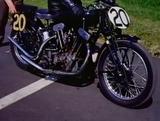 画像: JAP製Vツインを搭載するブラフ・シューペリア。ファン垂涎の名車です。 www.youtube.com