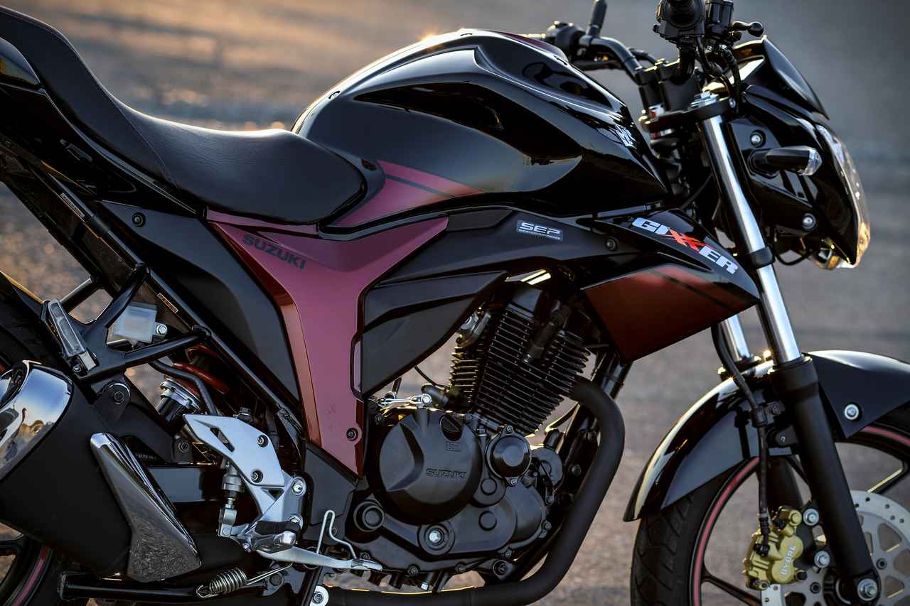 画像: エンジンは空冷単気筒。最高出力は8000回転で14馬力を発生します。コンパクトで軽いのにパワーがある、スポーツバイクとして正しいエンジンだと思います。