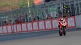 画像: 今年からドゥカティでSBKに復帰した、元MotoGPライダーのM.メランドリ(ドゥカティ)。土曜日のレース1は4位だったため、今年から採用のリバースグリッドルールによりレース2はポールポジションからスタートしました。 photos.worldsbk.com