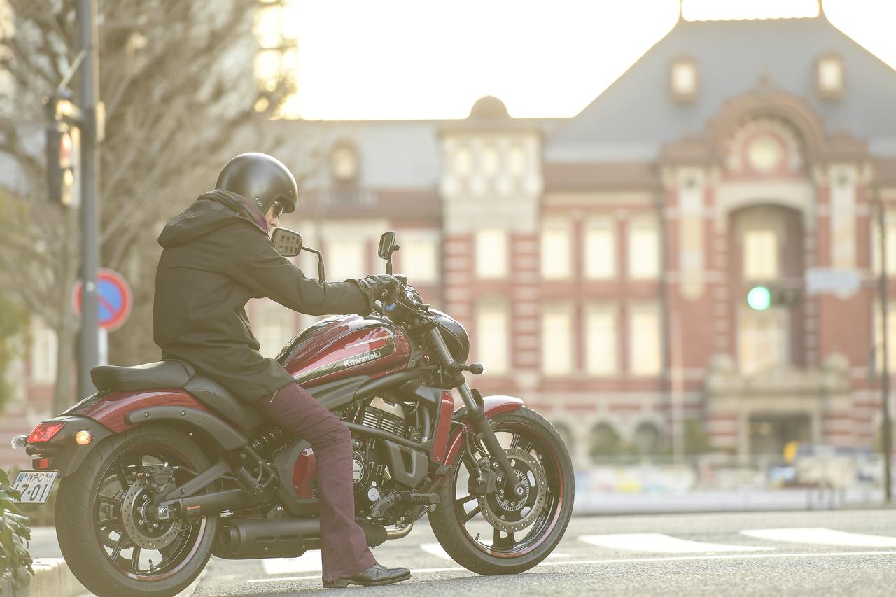 画像: 何年が前に買ったダイネーゼのコート風ライディングジャケットを引っ張りだしました（笑）一見、普通のコートみたいなのに、フルプロテクションというお気に入りです。