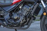 画像: こっちがREBEL300のエンジン。個人的にはフレームとエンジンのスキマが逆にカスタム車っぽくて好きです。