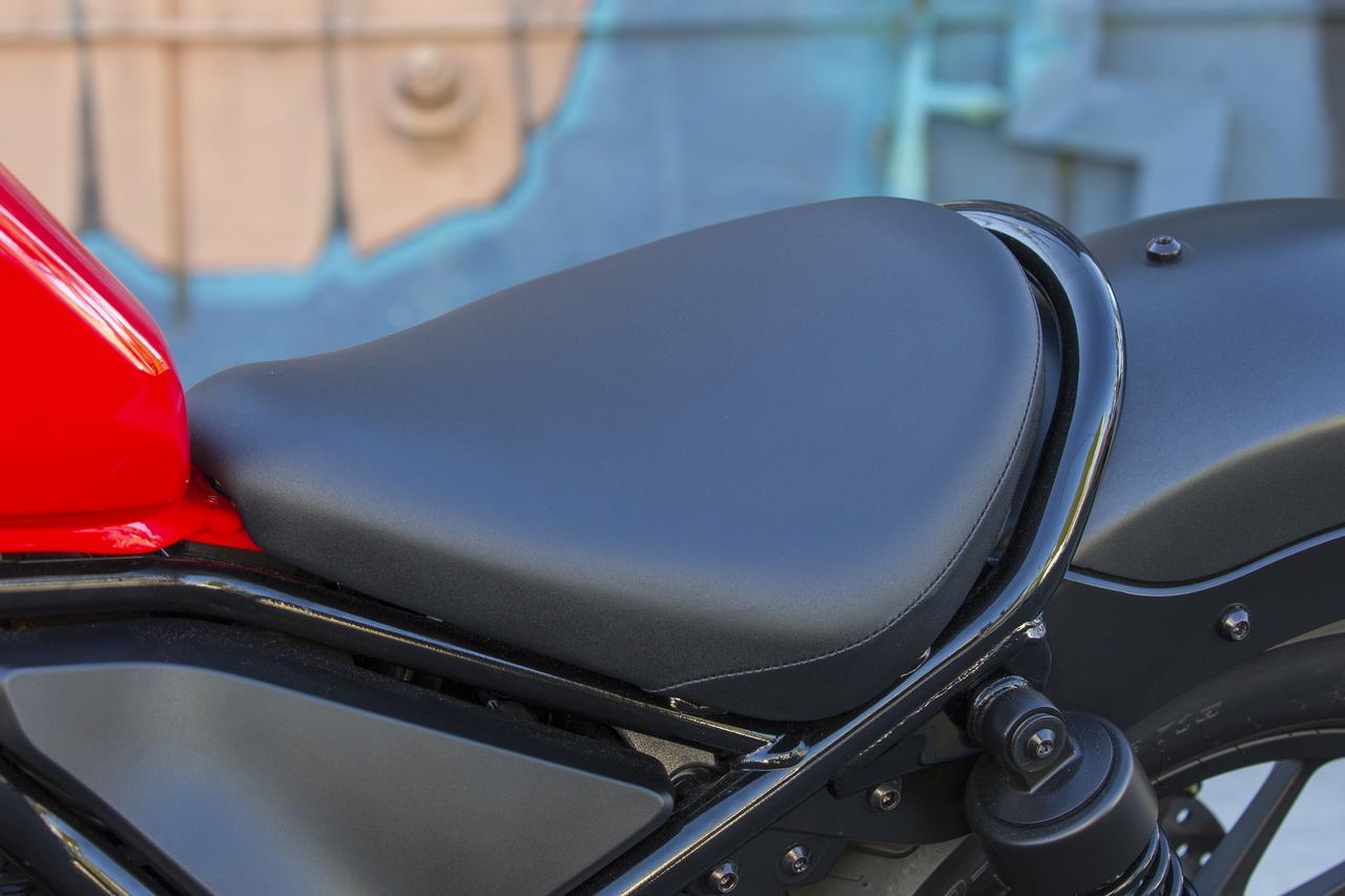 画像: new style for frame work and seat design. not a traditional HONDA style