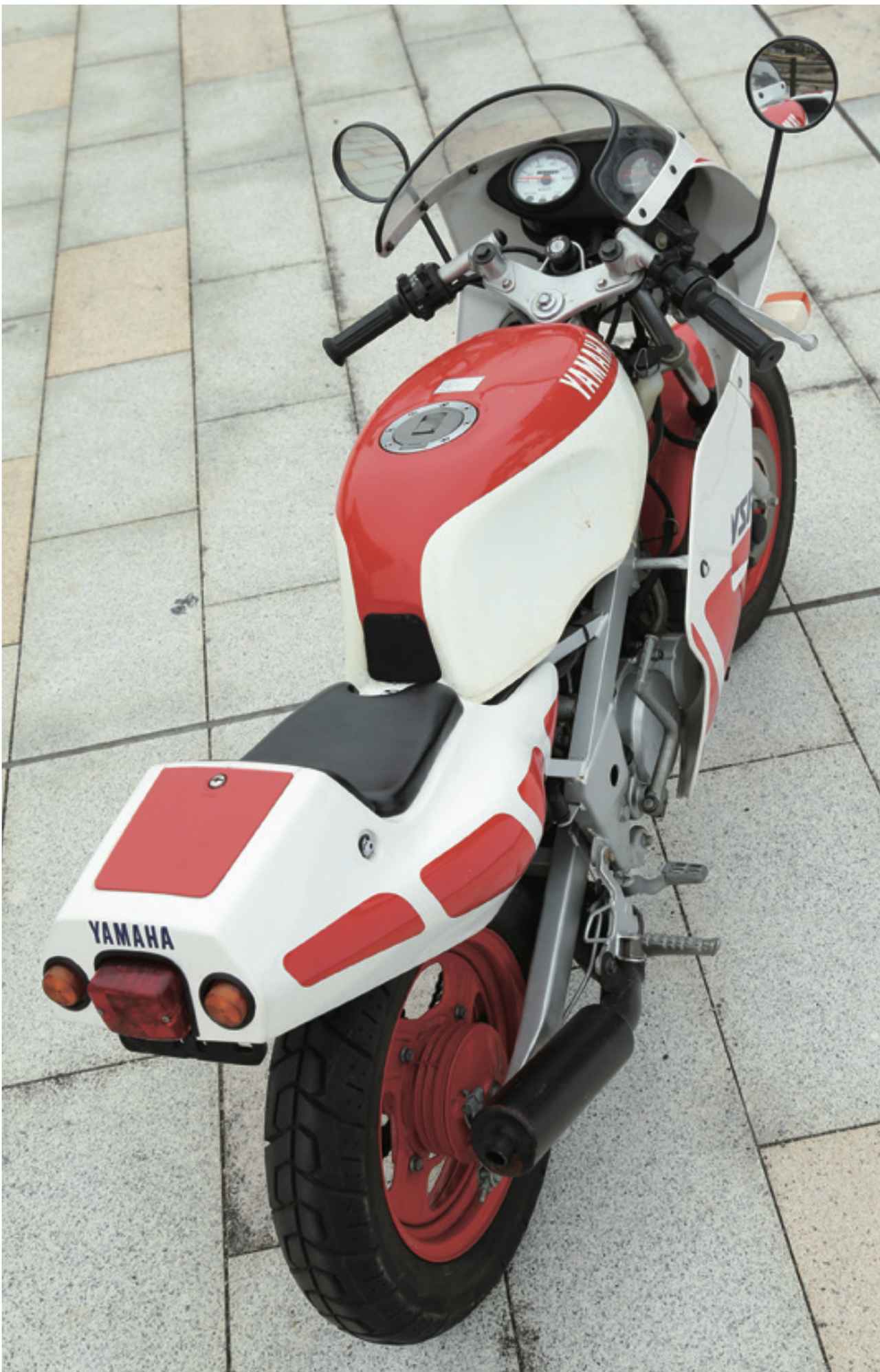 画像: 1986年 YAMAHA YSR50 ●エンジン形式:空冷2スト・ピストンリードバルブ単気筒 ●排気量:49cc ●ボア╳ストローク:40.0╳39.7mm ●圧縮比:7.4:1 ●最高出力: 7.0PS/8800rpm ●最大トルク:0.59kg-m/850