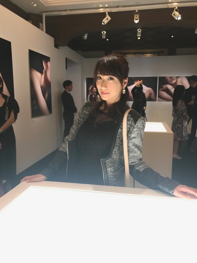 画像: 急に顔がこわばりだす(分かりやすいな)