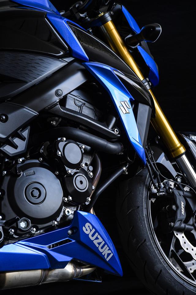 画像: ベースとなるGSX-R750の4気筒エンジンは時速300kmを叩き出す超高性能を誇ります。それをストリート向けにアジャストしたエンジンがGSX-S750の心臓部です。