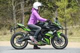画像: 愛車Z250よりも大きなボディだけど、跨った感じに近いものがあるらしくけっこう余裕の表情です。