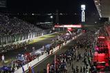 画像: 8時間後のゴール・・・それは各ライダー、各チームスタッフ、コース管理者及び関係者、そして鈴鹿サーキットに詰めかけた大観衆の心が「ひとつ」になる瞬間です。この感動の一瞬は、鈴鹿サーキットの「現場」にいないと決して味わえないものです・・・ぜひ、チケットを入手して、第40回記念大会へ足をお運びください! www.suzukacircuit.jp
