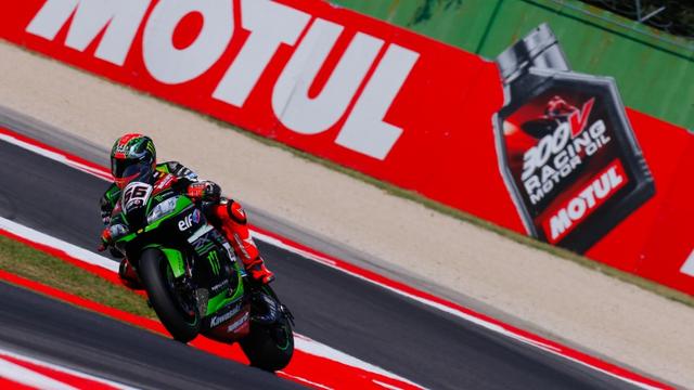 画像: 前を行くライダーが次々転倒したことにより、勝利を手にしたT.サイクス(カワサキ)。無事これ名馬・・・ですね。 www.worldsbk.com