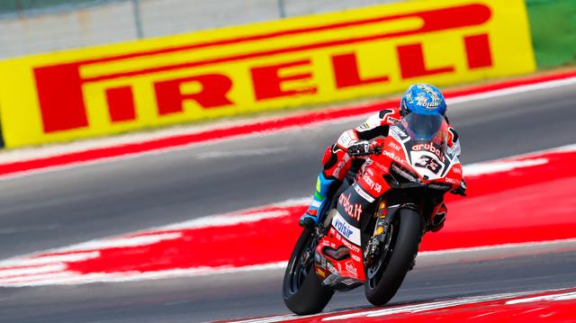 画像: MotoGP、そして2011〜2014年はSBKで活躍したM.メランドリ(ドゥカティ)。この日は、彼の非凡な才能を思い出させる快走ぶりを披露しました。 www.worldsbk.com