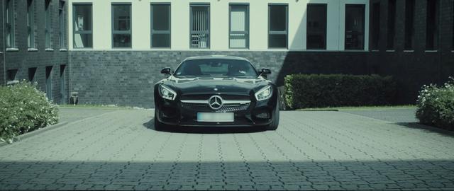 画像: 愛車のメルセデスで颯爽とでかける真司♡ www.youtube.com
