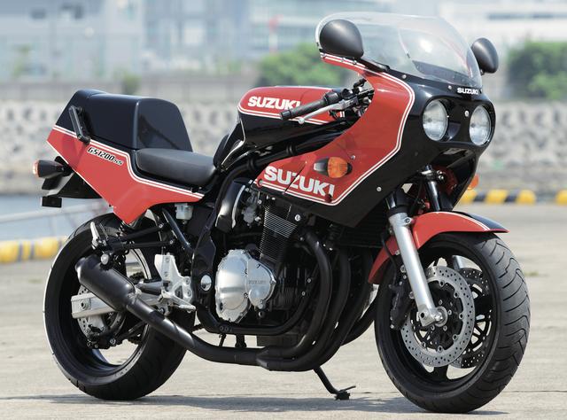画像: 2001年に登場したSUZUKI GS1200SSの特徴は、何といってもそのスタイリング。1980年代前半に鈴鹿8耐をはじめとする世界中の耐久レースで活躍した、当時最強の耐久レーサー・スズキGS1000Rそのままとも言える、独特なスタイルだ。(RIDEより引用) www.motormagazine.co.jp