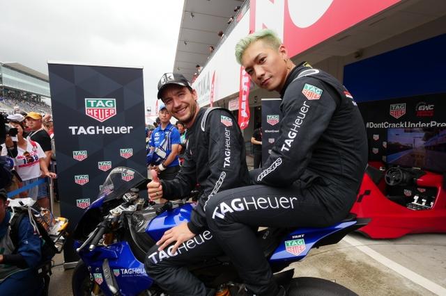 画像2: タグ・ホイヤー、鈴鹿8時間耐久ロードレースの40周年を祝福し、優勝したヤマハ・ファクトリー・レーシング・チームに“タグ・ホイヤー カレラ”を贈呈!
