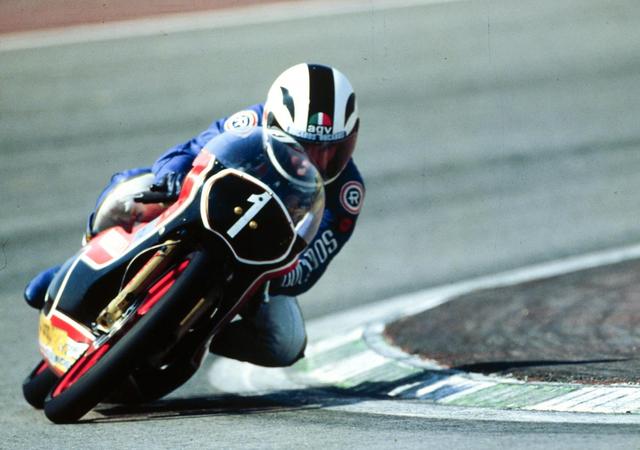 画像: 1982年、ガレリ125に乗るA.ニエト。この年は6勝をあげてチャンピオンになりました。 www.motogp.com