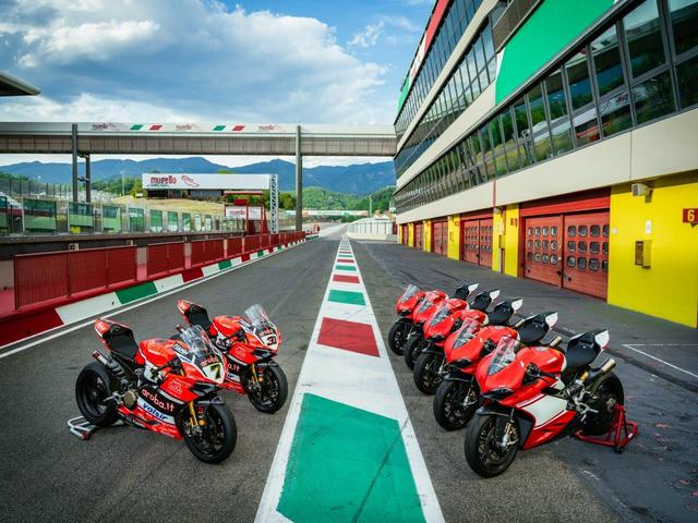 画像3: 生産前にもかかわらず完売となったドゥカティの最高峰モデル、1299スーパーレッジェーラを購入した500人のオーナーのためのイベント