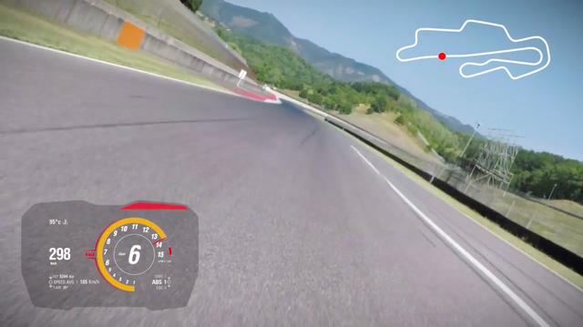 画像: ベンチテストのシミュレーションは、イタリアはトスカーナ州、フィレンツェの北にあるムジェロのレーストラックを走る想定で進められます。長いストレートが特徴のコースですが、画面では13,800rpmくらいで、トップギアの6速で298km/hが表示されてます。 www.youtube.com