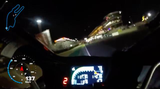 画像: ムービーでは速度、回転数、ギアポジション、方位、そしてルマン24時間の舞台であるブガッティ・サーキットのコース図が表示されています。将来参戦を予定している方は、参考になりますね? www.youtube.com