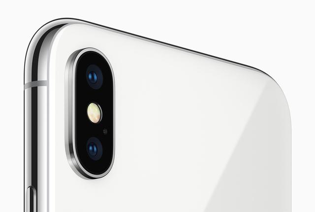 画像: iPhone Xは、TrueDepth対応の7MP前面カメラと、デュアルOISを備えた12MP背面カメラを搭載しています。 www.apple.com