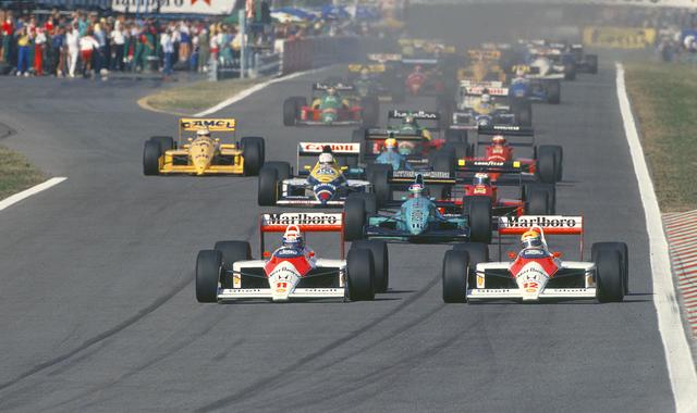 画像: 1988年の日本GP。アイルトン・セナとアラン・プロストの操る マクラーレン・ホンダMP4/4がサーキットを席巻した年で、F1史上初の16戦15勝という大記録が生まれました。 www.honda.co.jp