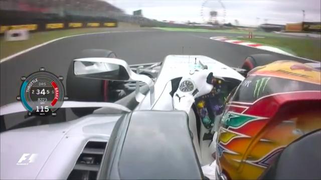 画像: シケイン手前のL.ハミルトン(メルセデス)。スムーズな車体の挙動が、まるでビデオゲームの画面を見ているような錯覚をおこさせます。 www.youtube.com