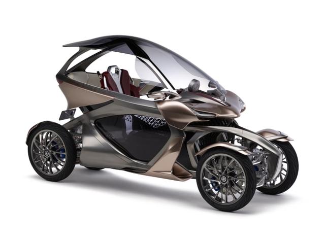 画像: “ハーフサイズモビリティ”をコンセプトに開発した、二輪車から発想したモビリティの可能性を広げる前後2輪の4輪LMW。従来の二輪車にはない快適性と、発電用エンジンを備えたモータードライブや姿勢制御技術が実現する新感覚の走行フィーリングを、モーターサイクルと楽器からインスパイアされたスタイリングで表現しました。