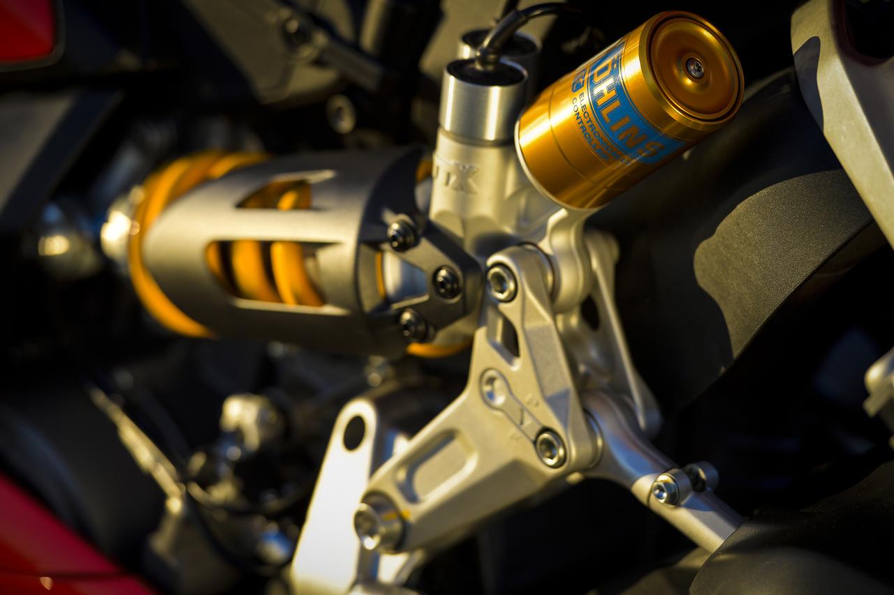 画像2: ドゥカティの歴史が「V4」で変わる！
その前に改めて知っておきたい
伝統の「Lツイン」って何が偉いの？