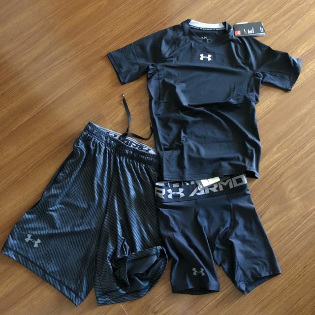 画像: 汗を素早く吸収・発散する"モイスチャートランスポートシステム"をはじめ、あらゆる動きに対応する"ストレッチ性"、着ていることを忘れさせるような"軽量感"から、「コンプレッションフィット」「水分コントロール」「4ウェイストレッチ」といったアスリートが最大限のパフォーマンスを発揮するための要素を持ち合わせている。 www.domeshoppingzone.com