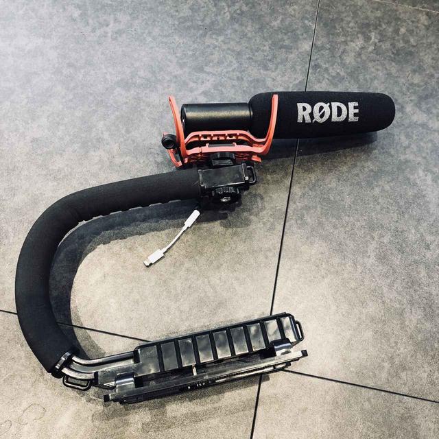 画像: Opteka X-GRIP カメラスタビライザーを設置。地を這うような動画を撮れるw