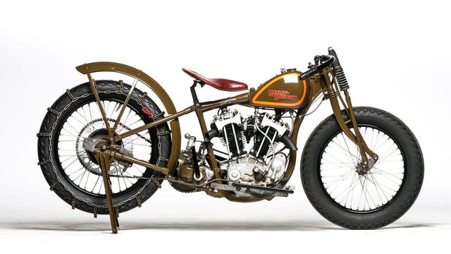 画像: 1930年のハーレーダビッドンのファクトリー・ヒル・クライマー。AMAにより1927年に導入された「45 cu-in.クラス」用の競技車で、エクセルシャーやインディアンなどのライバル相手に名勝負を演じました。 www.mecum.com