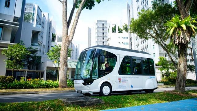 画像: 定員は22名 ドライバーも乗車 newatlas.com
