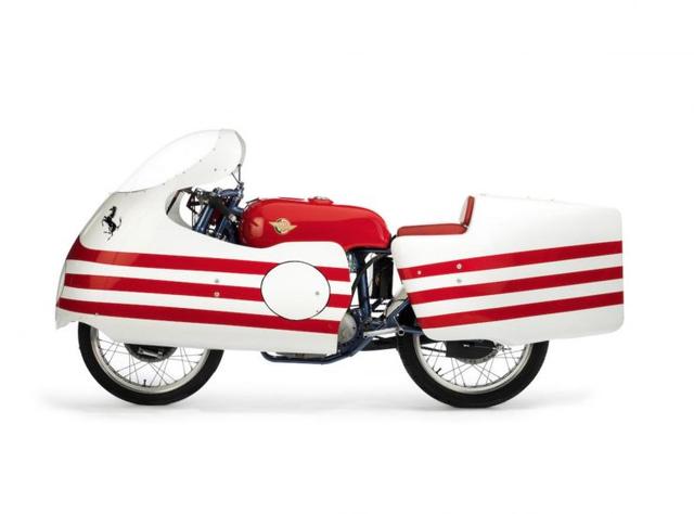 画像: 1956年のドゥカティ"トリアルベロ"。カムシャフトが3本という、ユニークなデザインのデスモ機構を採用する125cc単気筒マシンです。このモデルが記念すべき、ドゥカティ初の「デスモ」搭載車でした。 silodrome.com
